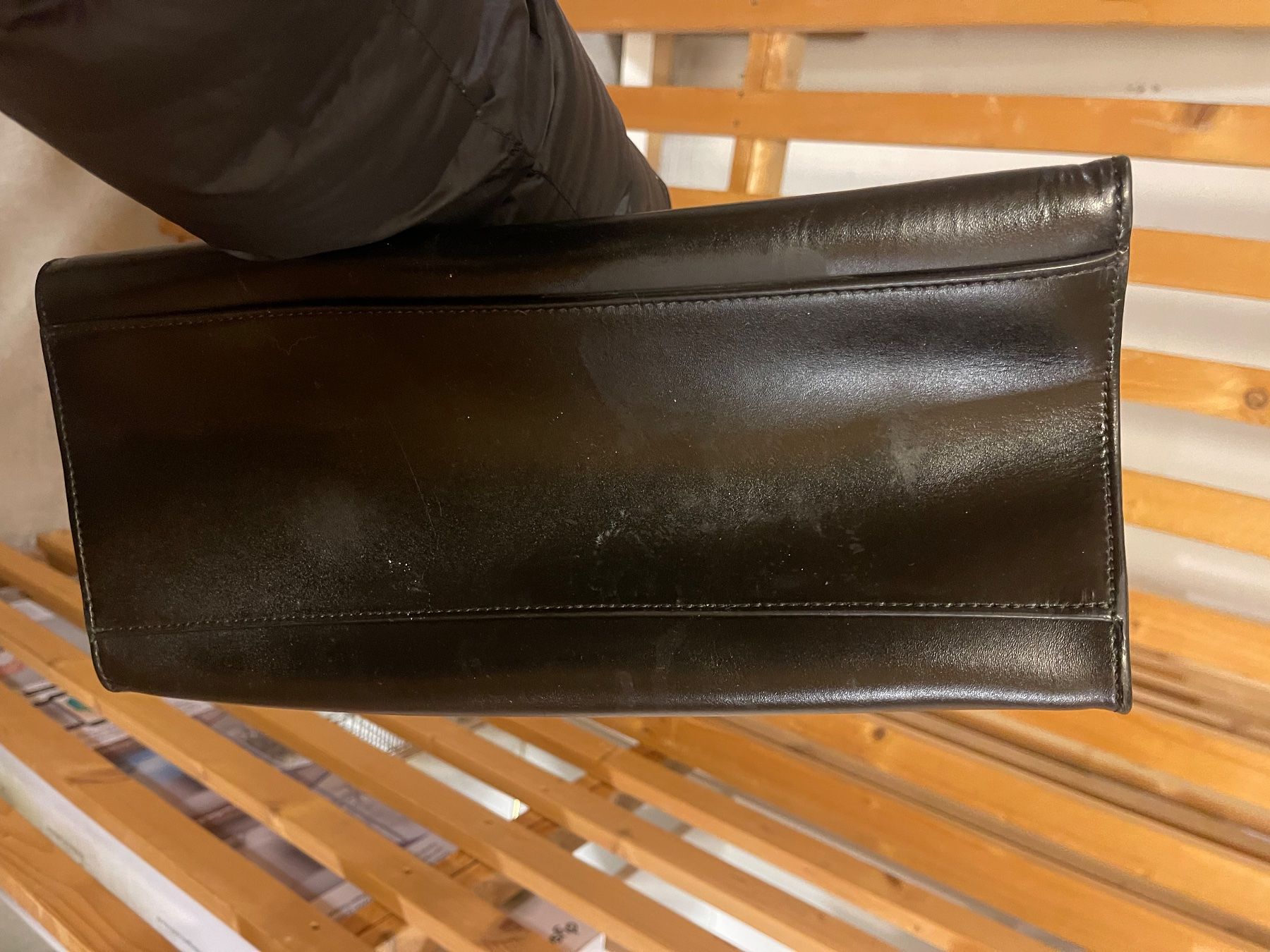 Diesel Taschen für Damen: Elegante, schwarze Diesel Handtasche – Gebraucht aus Horgen von Ed0 4