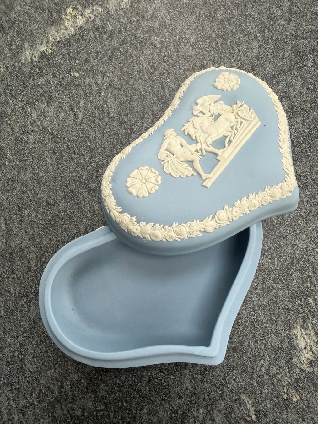 Tutte le decorazioni: Wedgewood Herz Dose Schmuckdose hellblau Schatulle Schmuck – Usato da Otelfingen venduto da Markthalle_C 2