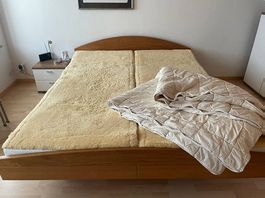 Eichenbett 160cm mit Fanello Inhalt und Schafschurauflage