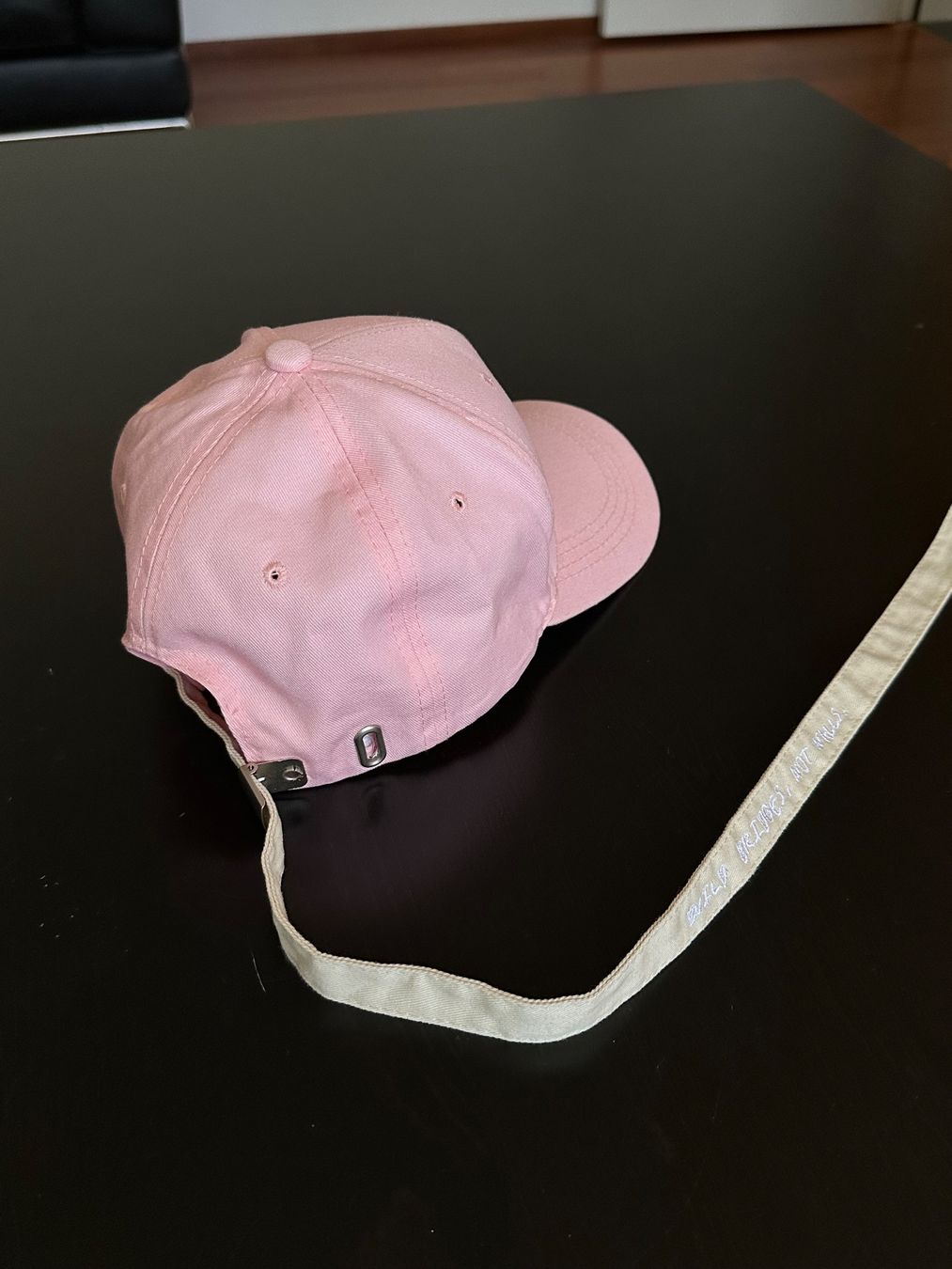 Altro in  Abbigliamento & Accessori: Stylische rosa Cap mit Band – Nuovo (secondo la descrizione) da Schlieren venduto da car_2bwb 2