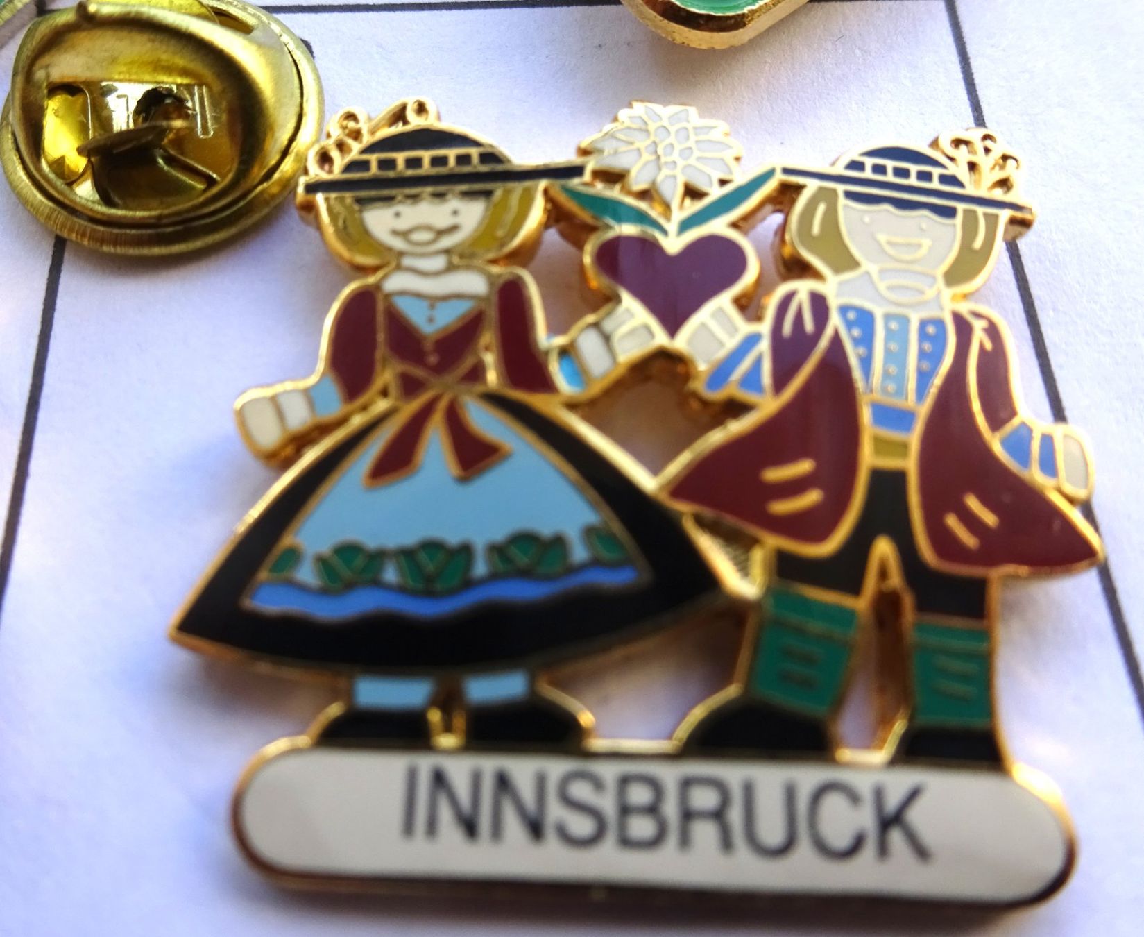 Plaketten & Abzeichen: Pin Trachten Leute INNSBRUCK – Gebraucht aus Utzenstorf von BUtter81