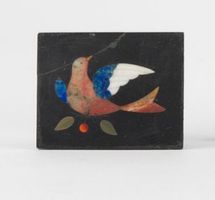 Poastrella con uccello in pietra dura, mosso fiorentino