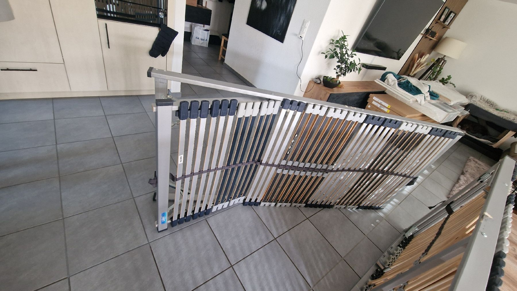 Letti: Grosses Bettgestell mit Lattenrost 200x180 – Usato da Buchs AG venduto da oez_tj67 3