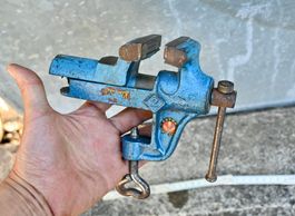 Kleiner Vintage SCHRAUBSTOCK „2“ Länge 18cm
