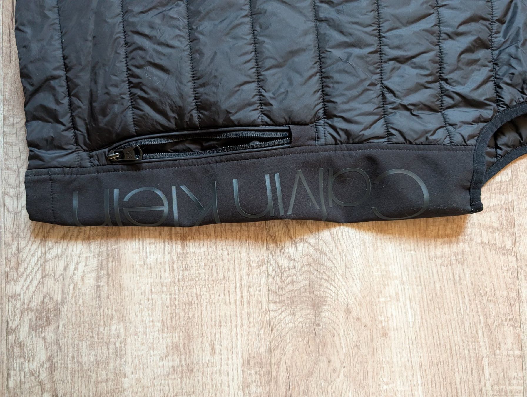 Calvin Klein Gilets: Calvin Klein vest – D'occasion à Zermatt par msz_nb9h 1
