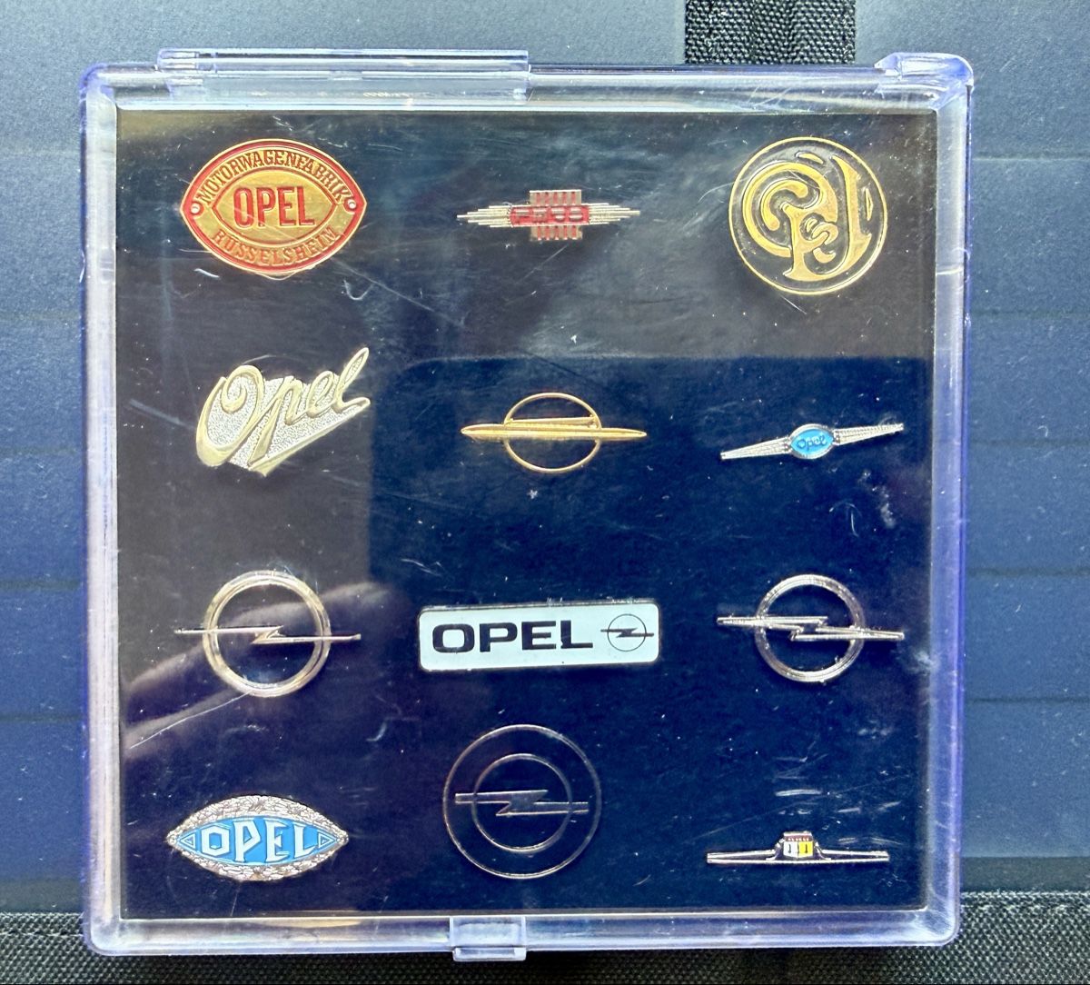 Opel Placchette & Badge: Opel Embleme Anstecker Sammlung neuwertig – Usato da Uster venduto da Buchel