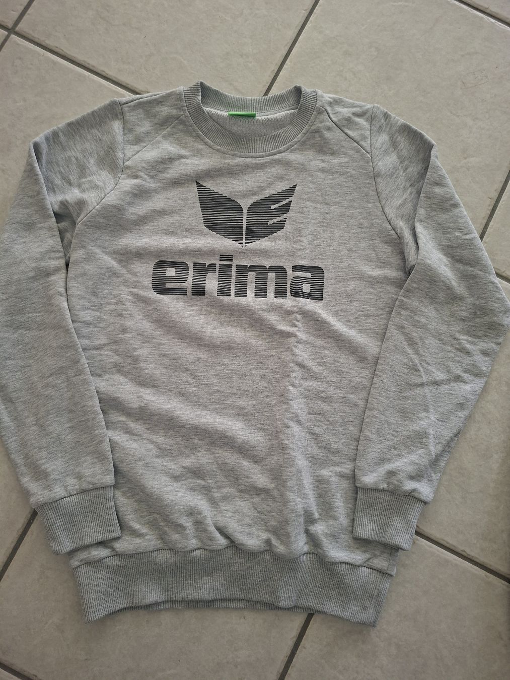 Erima Lotti & Set di vestiti: 3 teiliges erima set gr 164 Pullover und Shirt – Usato da Thun venduto da Thun67 1
