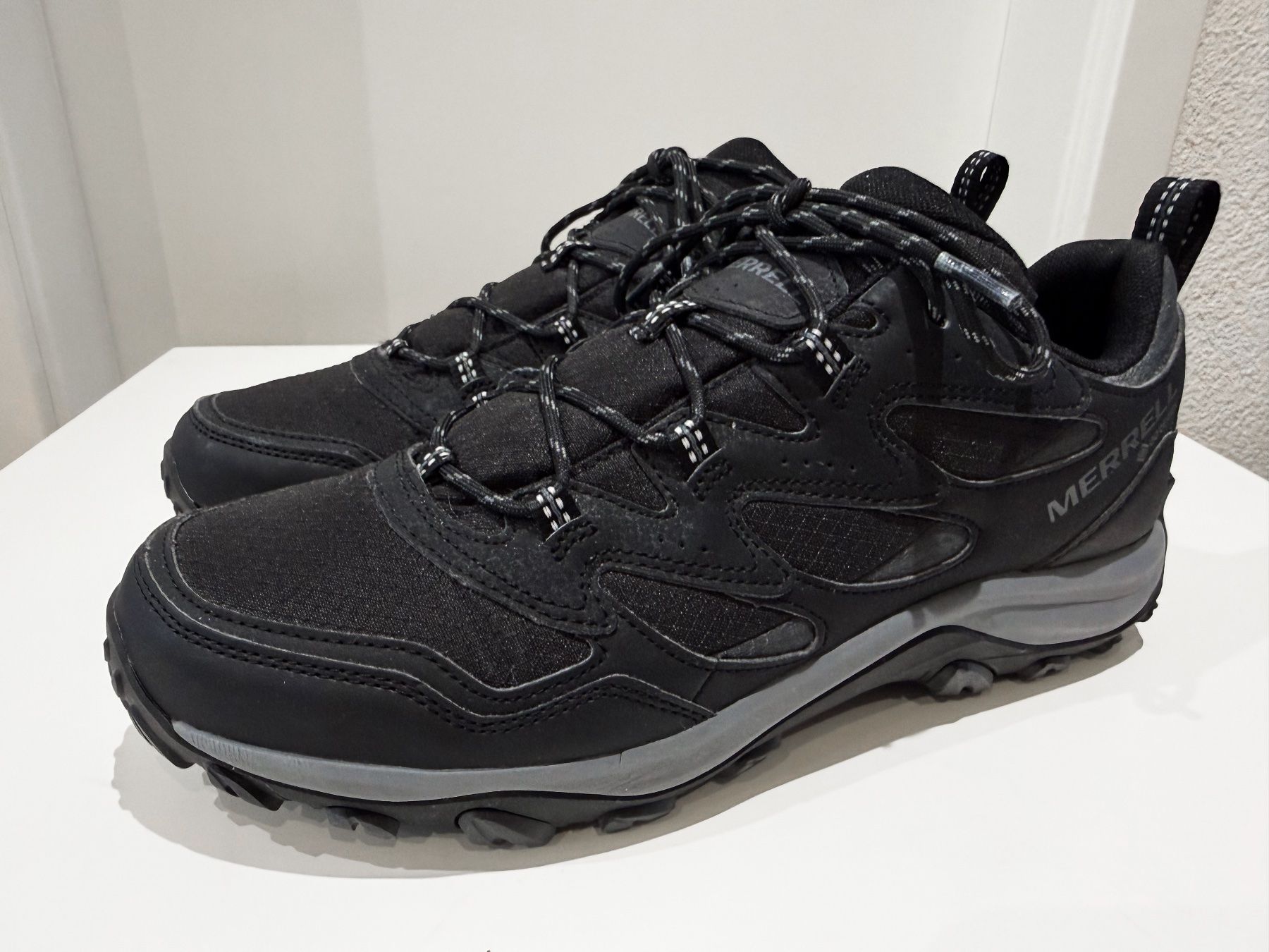 Merrell Scarpe da uomo: Merrell Gore-Tex Wanderschuhe Trekkingschuhe Schwarz Gr. 44 – Usato da Dietikon venduto da Angy94