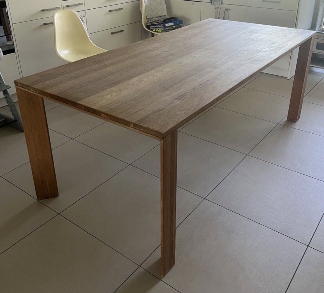 Tische: Massiver Esstisch aus Eiche - 200x95cm – Gebraucht aus Marthalen von ironh1tsch