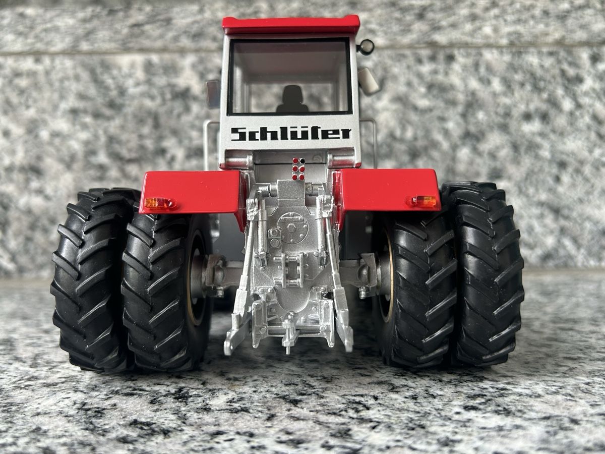 Schuco Kit di modellismo & Modellini statici: Schlüter, 1:32, Schuco – Usato da Horw venduto da Tigercat635 2