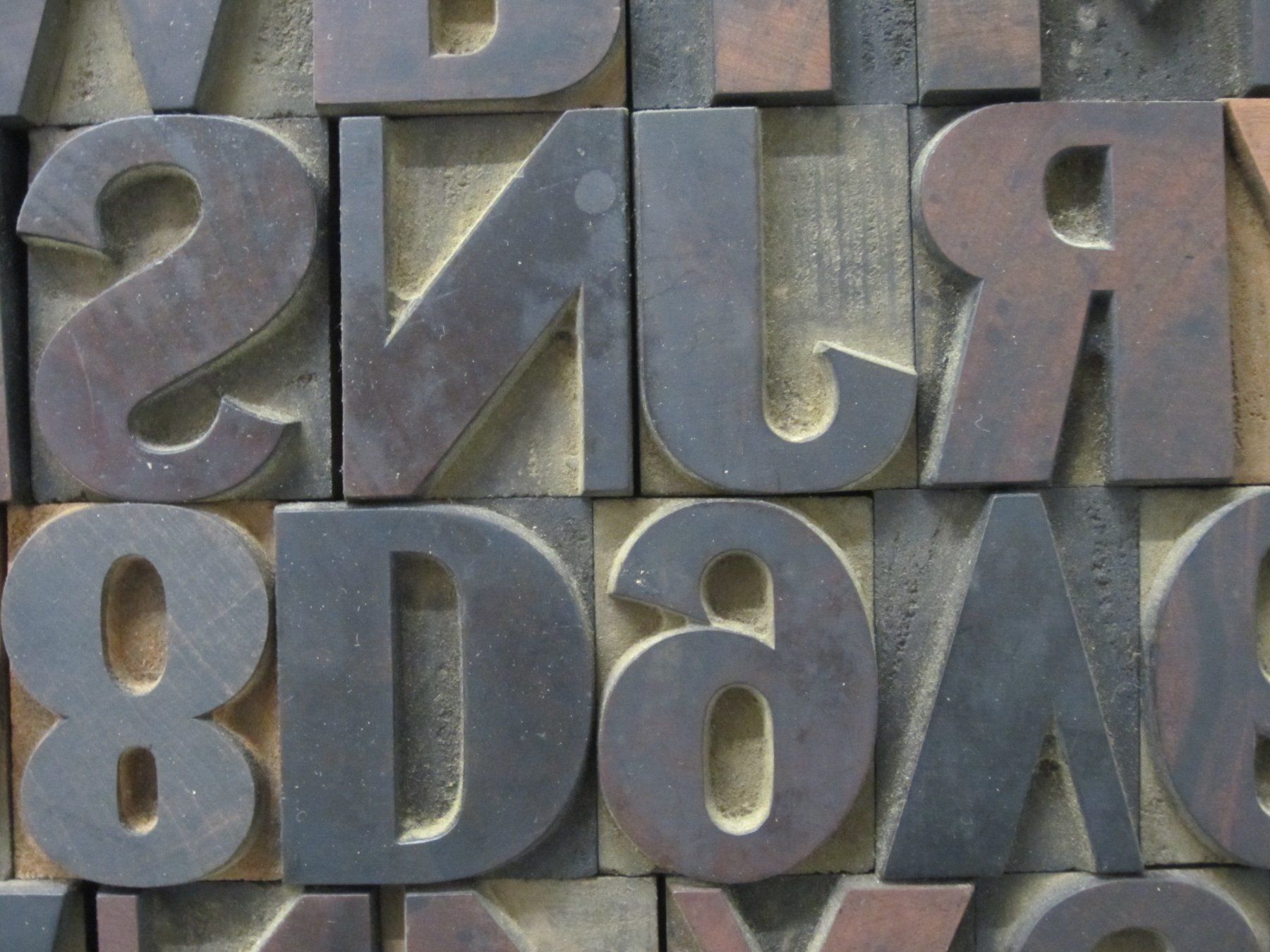 Holzartikel: Antikes Buchdrucker Set mit Holzbuchstaben – Gebraucht aus Bern von Nanuni 6
