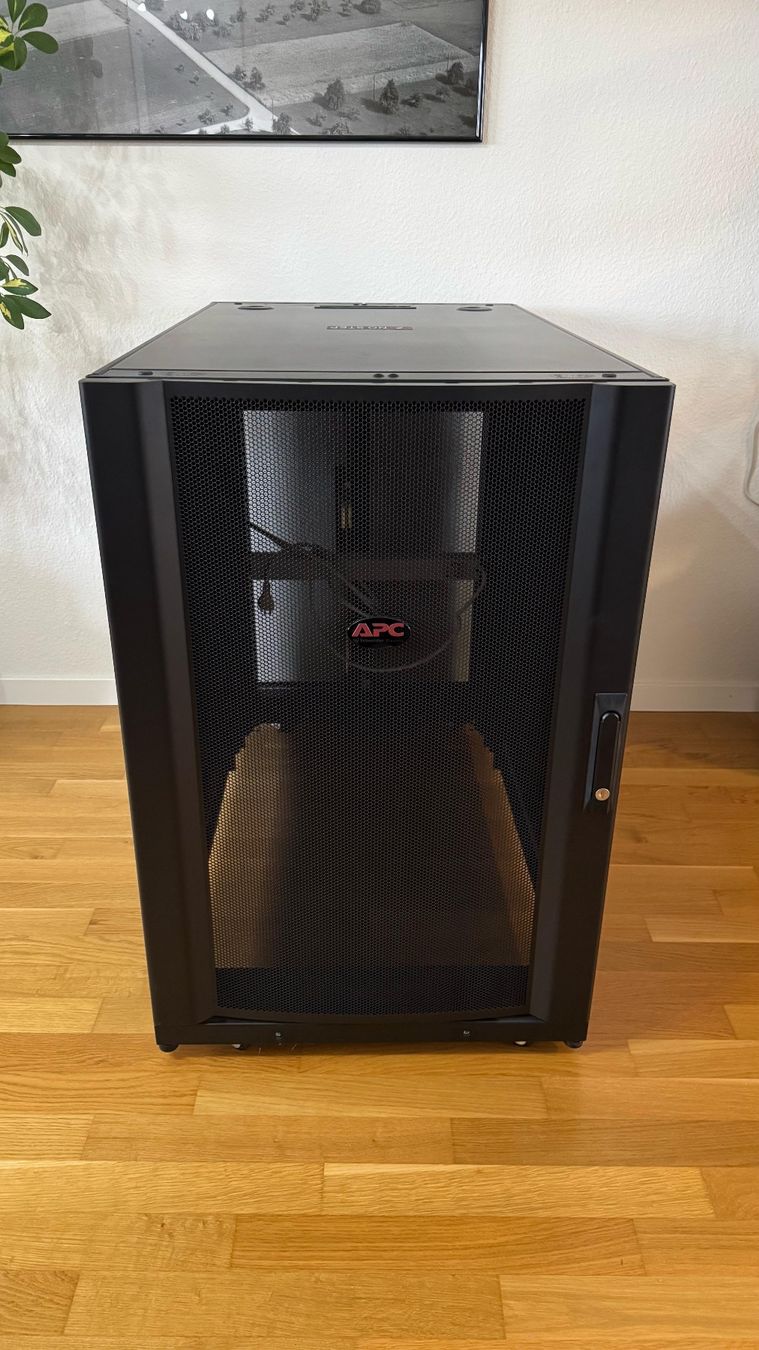Apc Racks & Cavalletti: Rack - APC NetShelter (SX Cabinet) – Nuovo (secondo la descrizione) da Henggart venduto da Welcome04 2