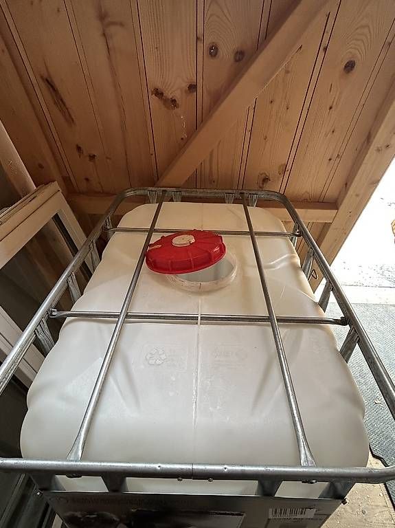 Abreuvoirs & Auges: Wassertank 600  Liter / IBC / Bewässerung – D'occasion à Langnau im Emmental par enduro.09 2