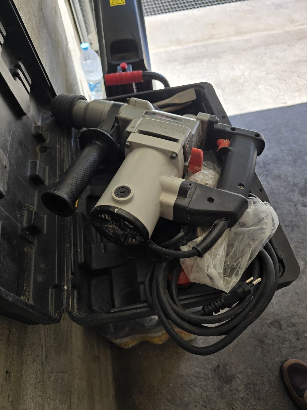 Bohrmaschinen: bohrhammer860w – Gebraucht aus Büren an der Aare von J.L.NEVES 3