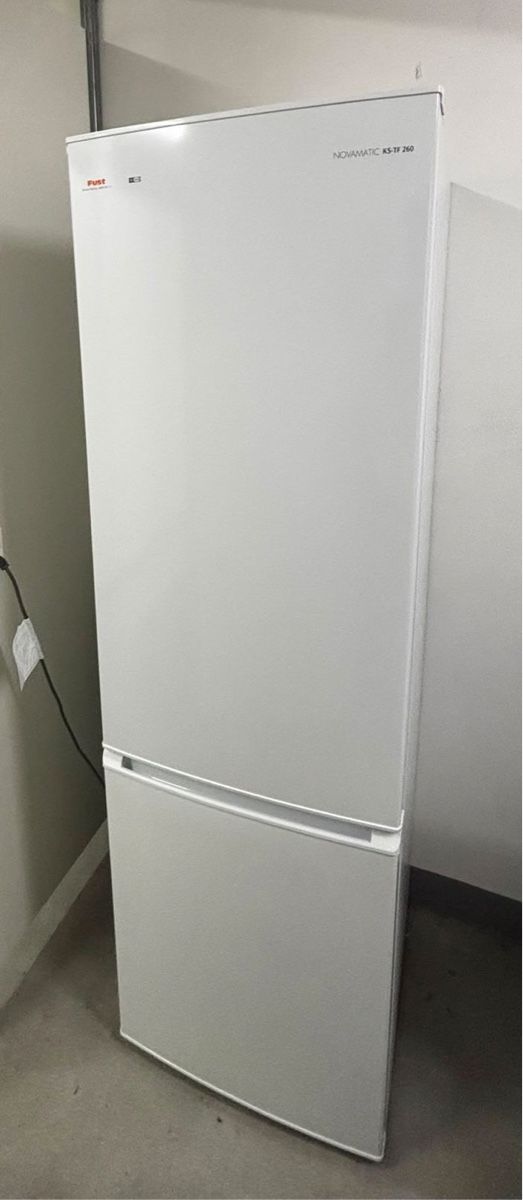 Fust Frigoriferi: Fust Fridge Freezer – Nuovo (secondo la descrizione) da Horw venduto da lau_kvt2 1