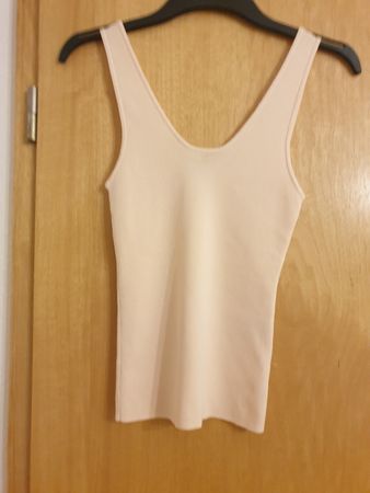 Top neuf, XS, pêche poudré, 65%viscose 