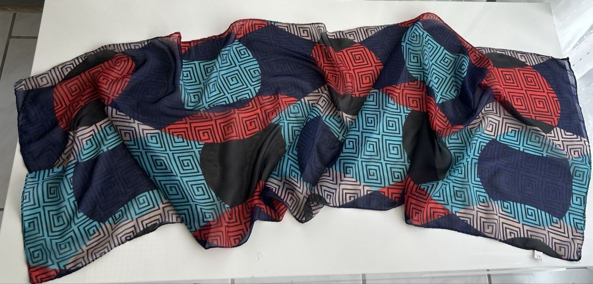Foulard & Sciarpe: Scarf geometric pattern blue red – Nuovo (secondo la descrizione) da Saland venduto da ele_vc96