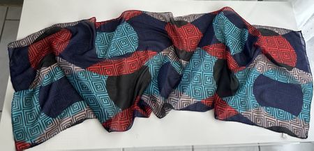 Scarf geometric pattern blue red