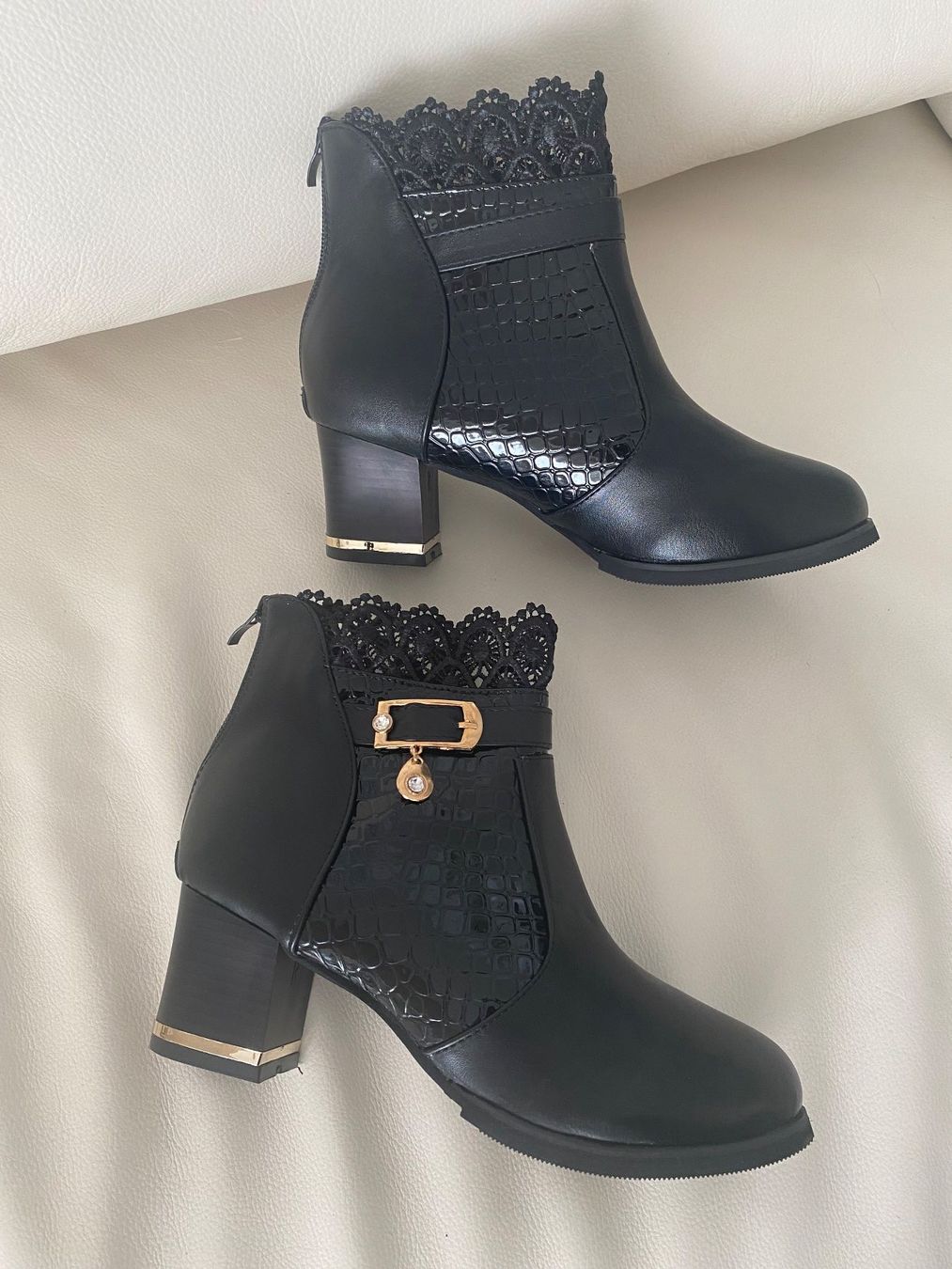 Scarpe da donna: stilvolle und edle Stiefeletten mit Décor, 38 – Nuovo (secondo la descrizione) da Winkel venduto da ferrari2022 1