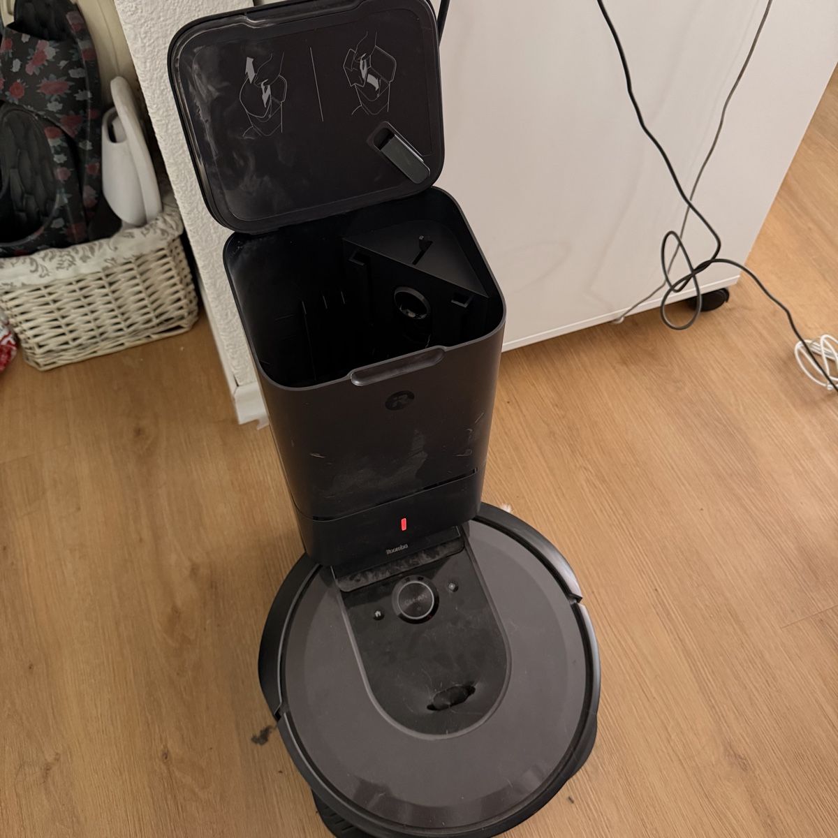 Irobot Aspirateurs & Accessoires: iRobot Roomba i7 – D'occasion à Bazenheid par joz_zgw6 3