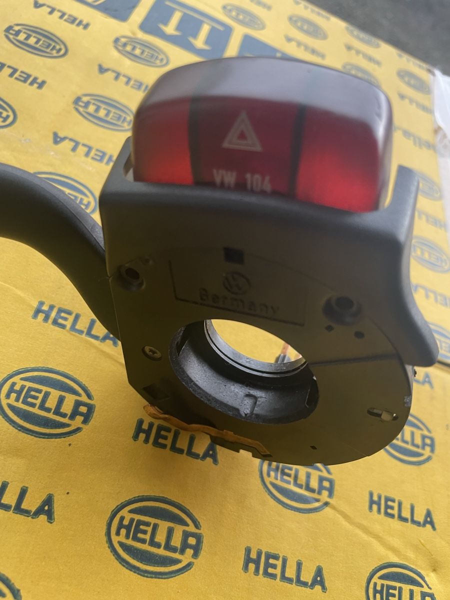 Volkswagen Tutti pezzi di ricambio auto: VW Golf II 3 | Commodo clignotant bouton warning, occasion – Usato da Denges venduto da Ricautomotive 2