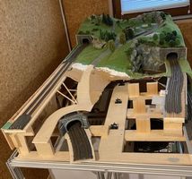 Diorama Spur N Hügellandschaft mit Tunnels