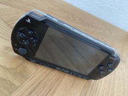 Sony PSP Komplettset – 6 Spiele, Ladekabel & Original Etui