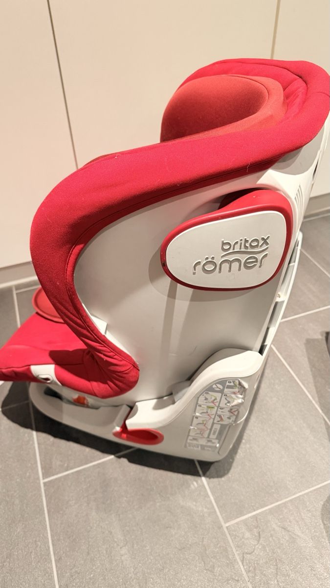 Britax Römer Seggiolini per auto: Britax Römer Autositz Top Zustand, Rot – Usato da Hagendorn venduto da VS0506 2