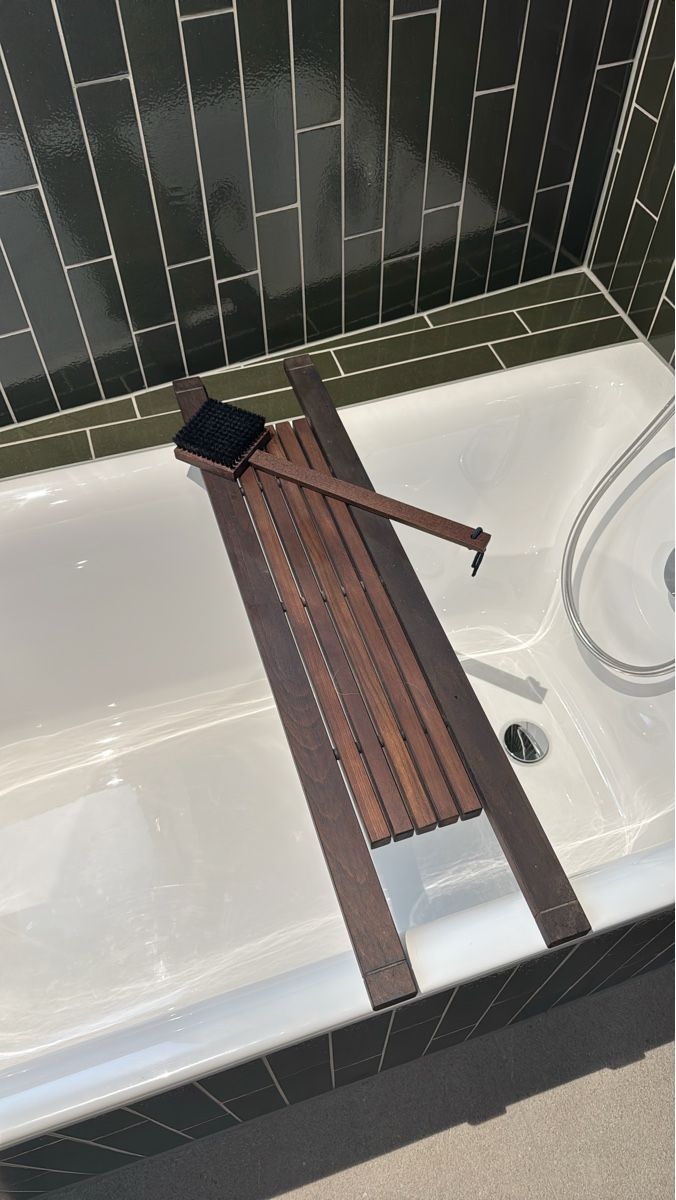 Vasche da bagno: Badewannen-Ablage Holz mit passender Bürste – Usato da Meggen venduto da Colin_2000