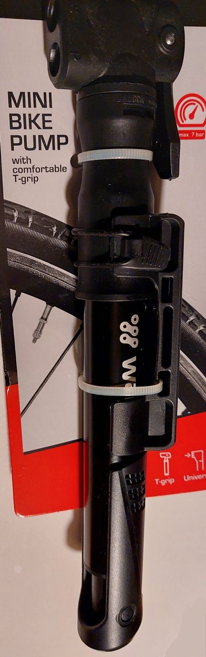Pompes: Mini-pompe à vélo universelle – Neuf avec emballage d'origine à Basel par ber_55fp