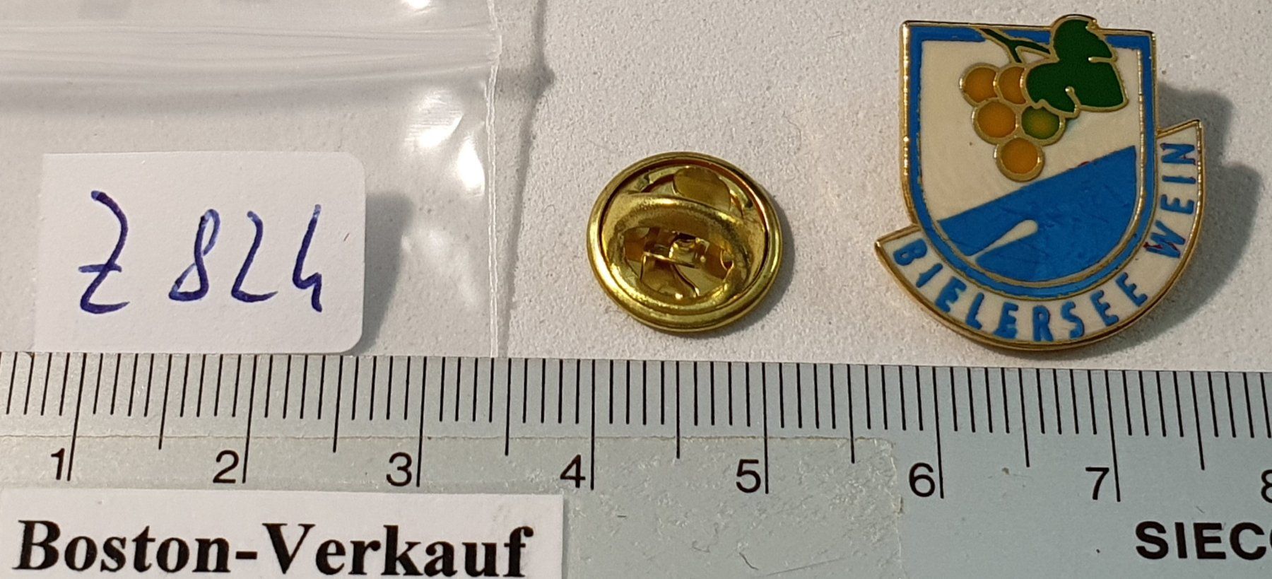 Placchette & Badge: Z824 - Pin Bielersee Wein – Usato da Reinach BL venduto da Boston-Verkauf 1