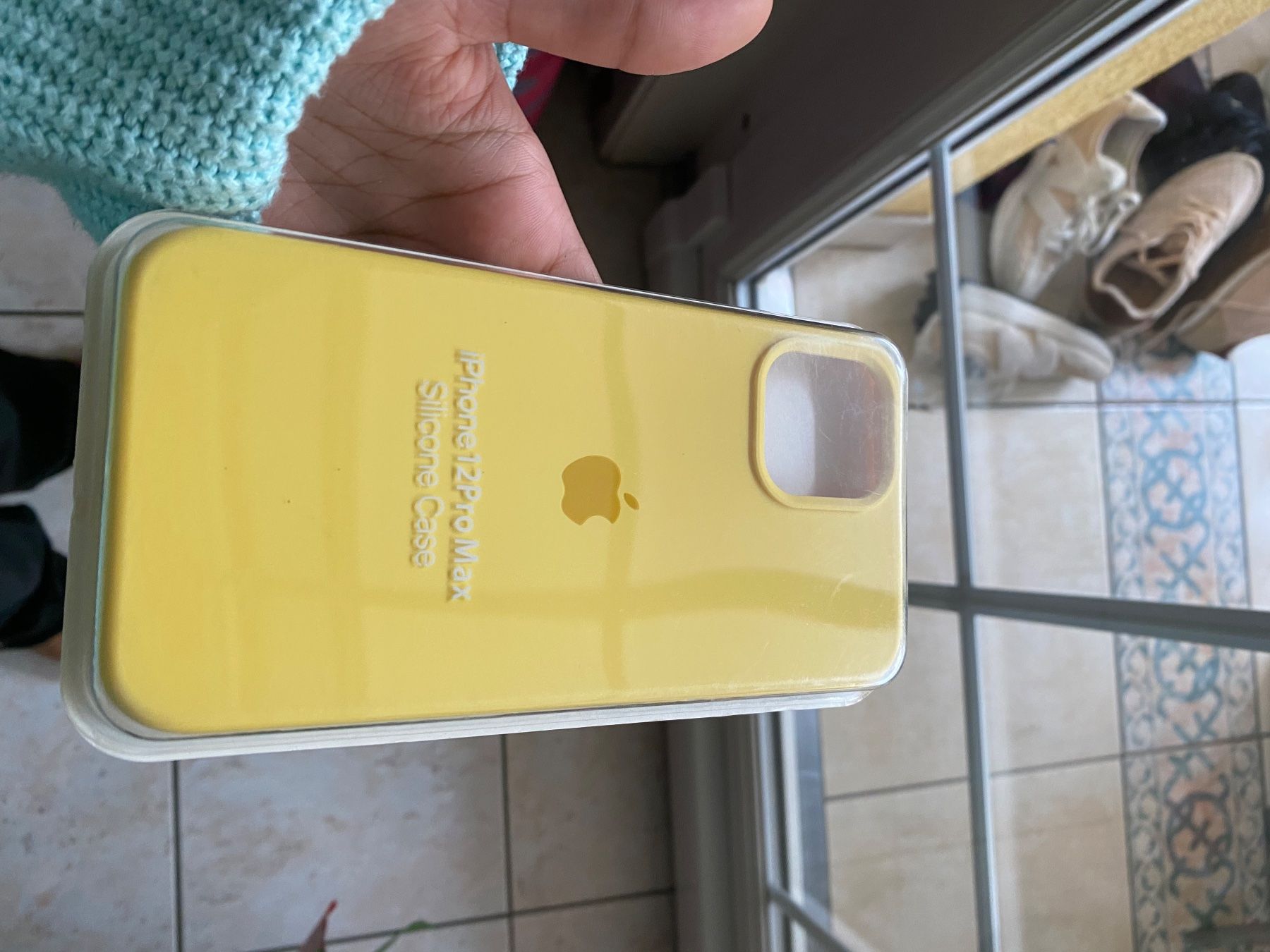 Cover & Protezioni schermo: Coque iPhone 12 Pro Max silicone jaune pastel neuve – Nuovo e nell'imballaggio originale da Denges venduto da val_j8w7 4