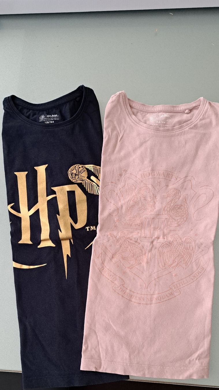 Blusen, T-Shirts & Tops: 2 t-shirts Harry Potter – Gebraucht aus La Chaux-de-Fonds von stakka