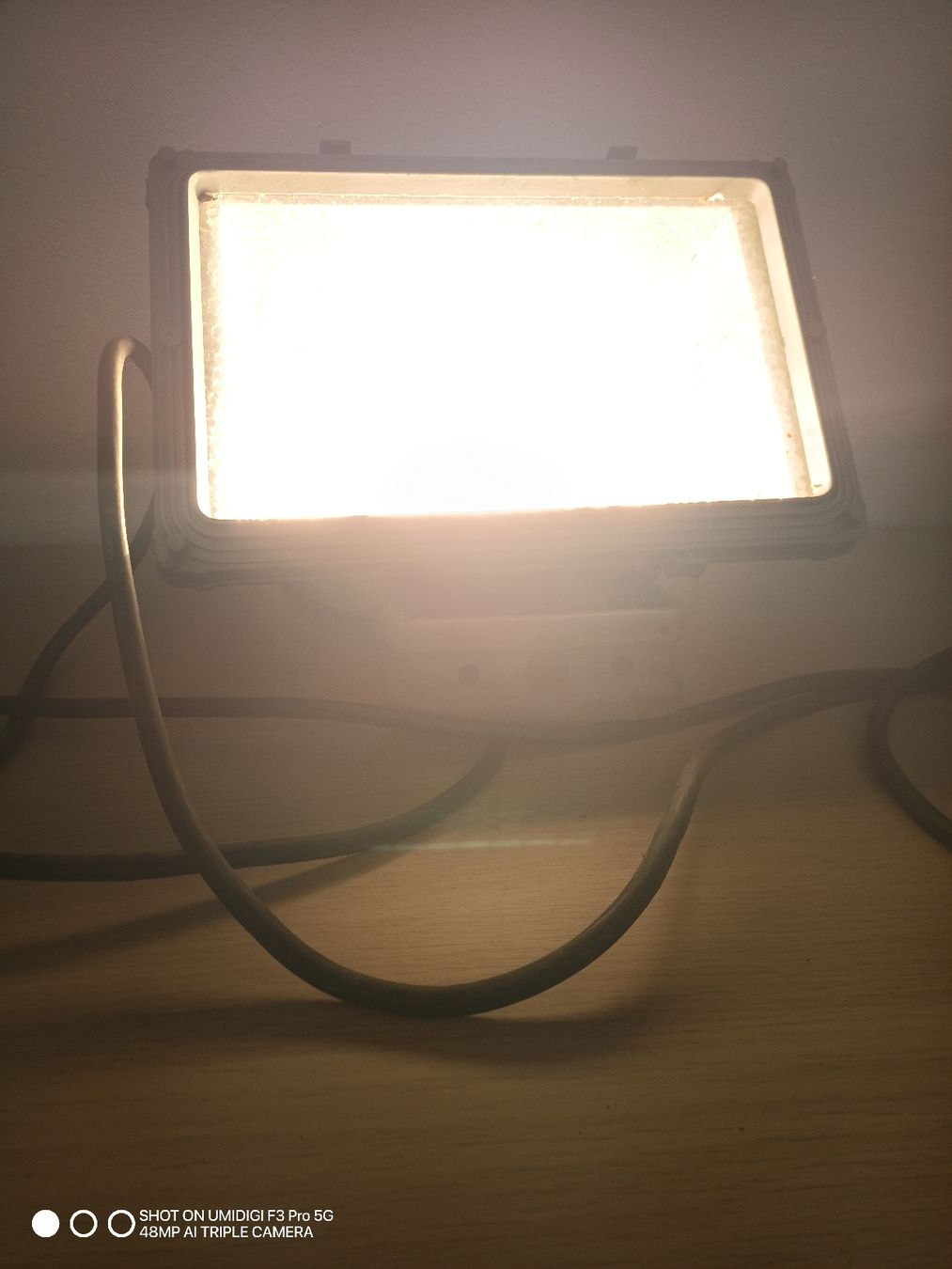 Lampade: Halogenstrahler Baustrahler grau gebrauchter Zustand – Usato da Aarwangen venduto da to-hirschi 1