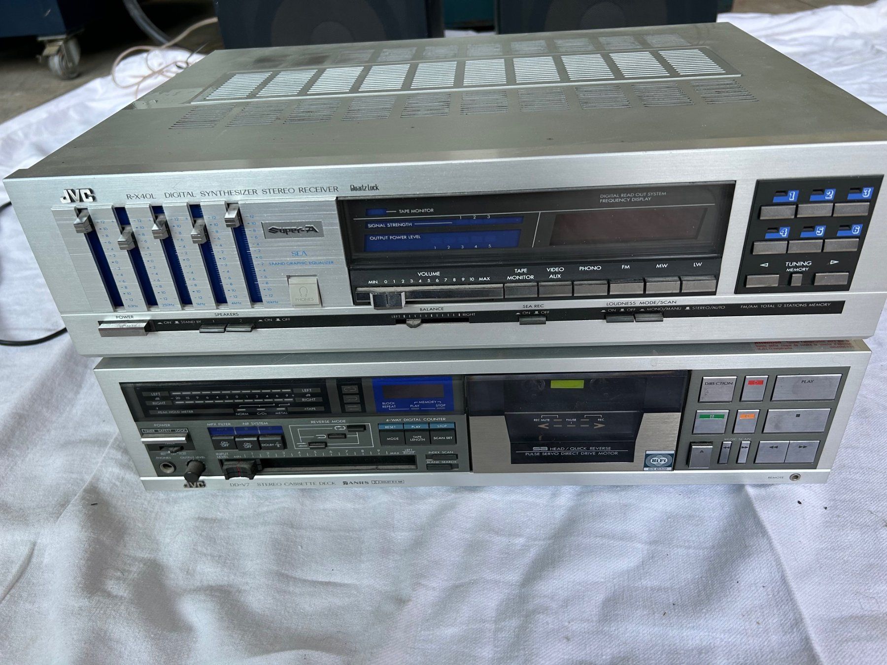 JVC Ricevitori: JVC Stereo Receiver & Stereo Cassette Deck – Usato da Titterten venduto da Ameanrio