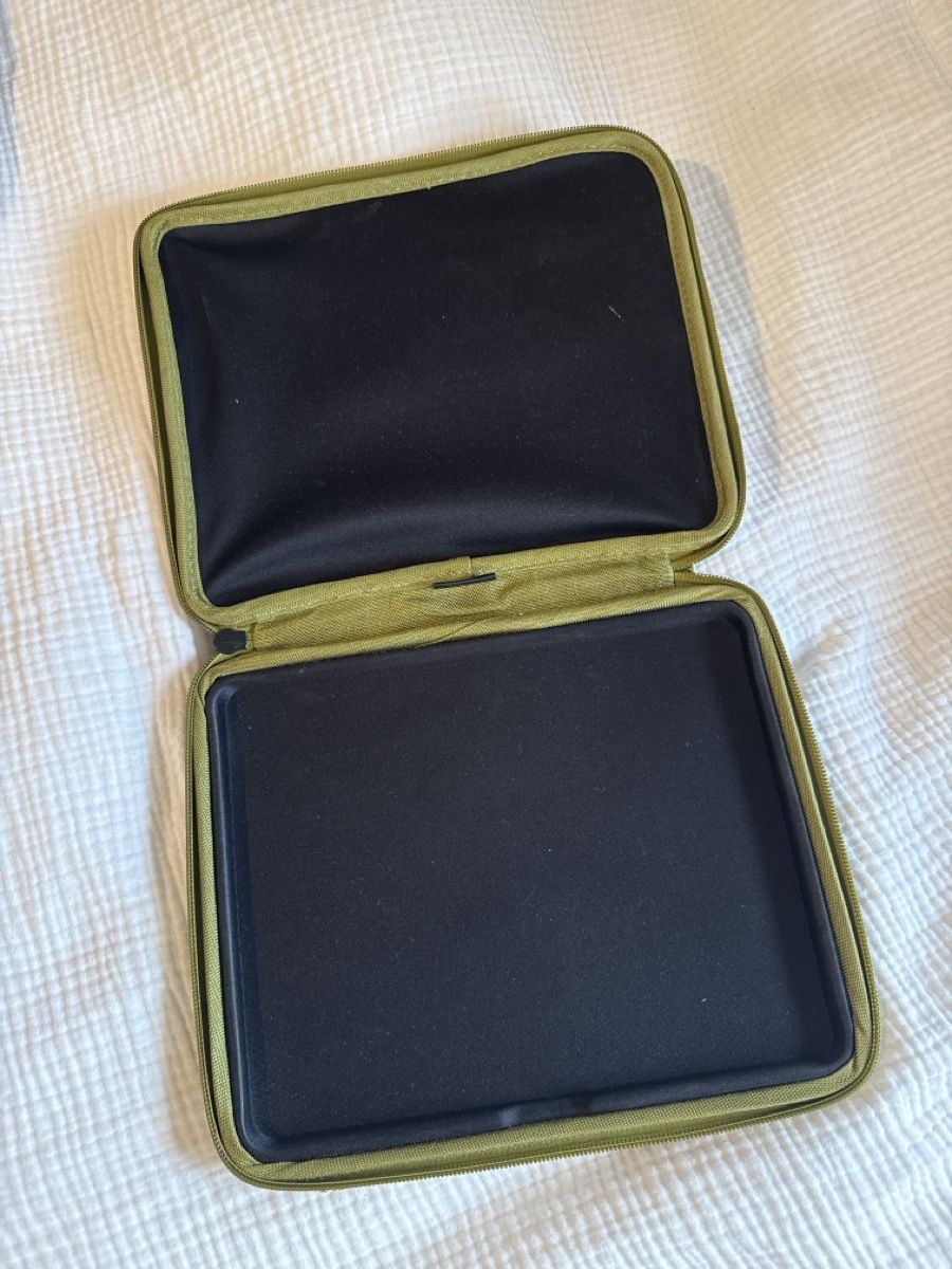 Covers & Taschen: CRUMPLER Hard Shell Tablet Case Olive Green – Gebraucht aus Baden von JellyMonster 2