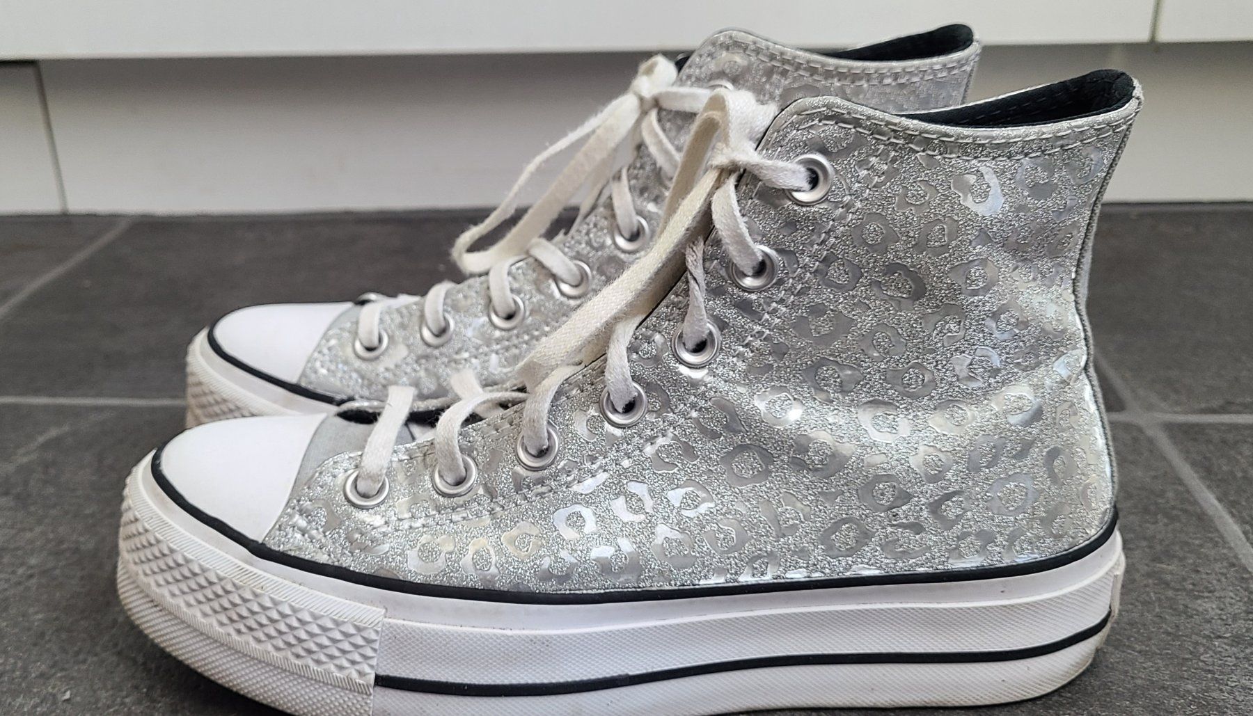 Converse Scarpe da donna: Sneaker von Converse, Gr. 37.5 – Usato da Basel venduto da Luzora 1