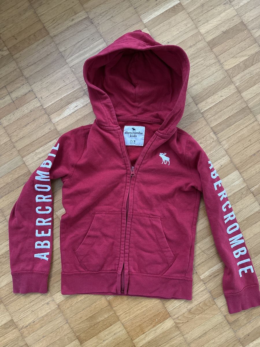 Abercrombie Pulls et sweat-shirts: Abercrombie Kinder Hoodie Kinder Gr. 7/8 - Rot – D'occasion à Wettingen par chatzegras