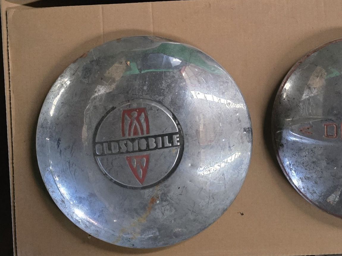 Oldsmobile Tutti pezzi di ricambio auto: Radkappe Oldsmobile – Usato da Bäriswil BE venduto da aki_77w9