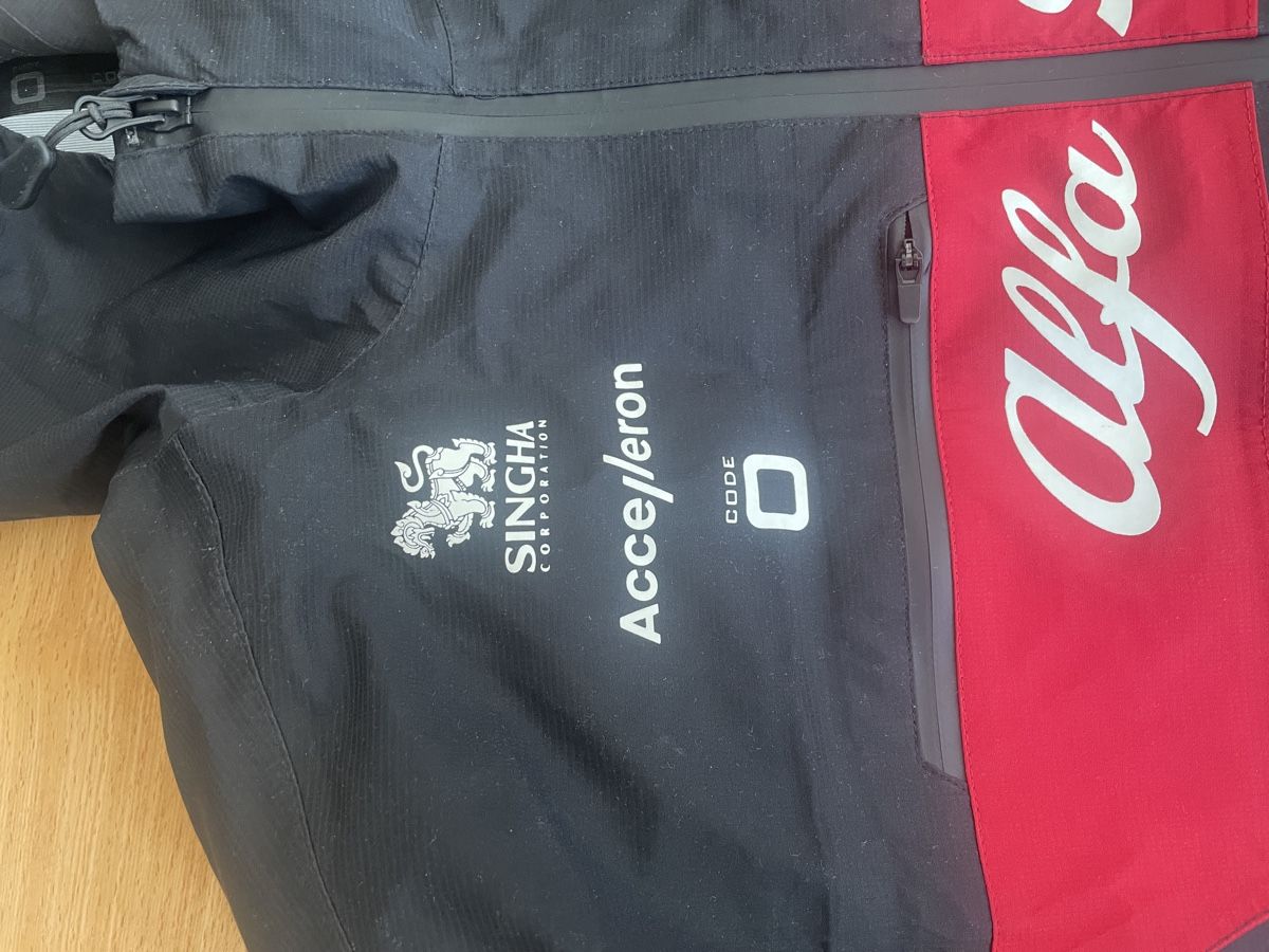 Alfa Romeo Giacche: Alfa Romeo F1 Team 2023 Rain Jacket - CODE-ZERO - XL – Usato da Zürich venduto da Eumi7 4