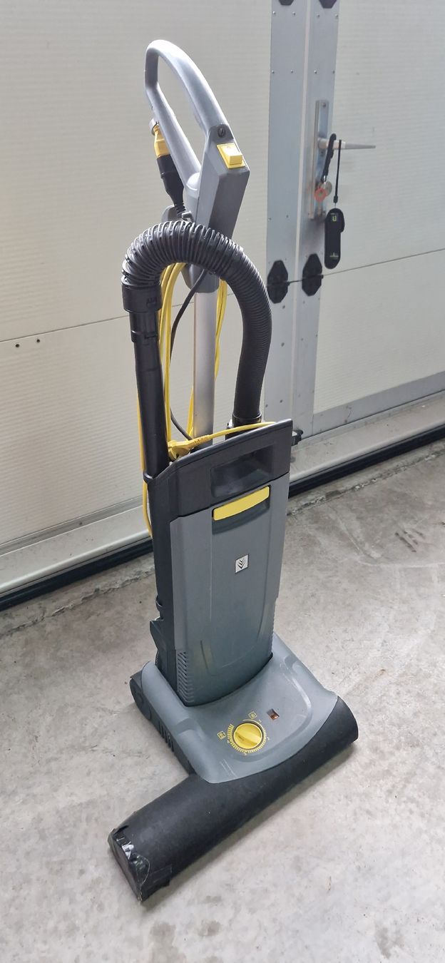 Kärcher Aspirapolveri & Accessori: Aspirobrosseur Karcher professionnel – Usato da St. Ursen venduto da cpi23 2