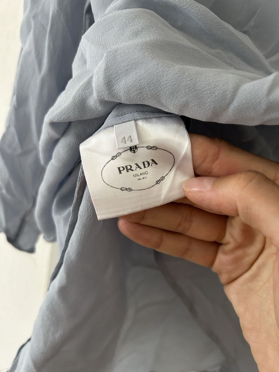 Prada Tops: Top en soie Prada – Gebraucht aus Lausanne von vei_9lfn 3