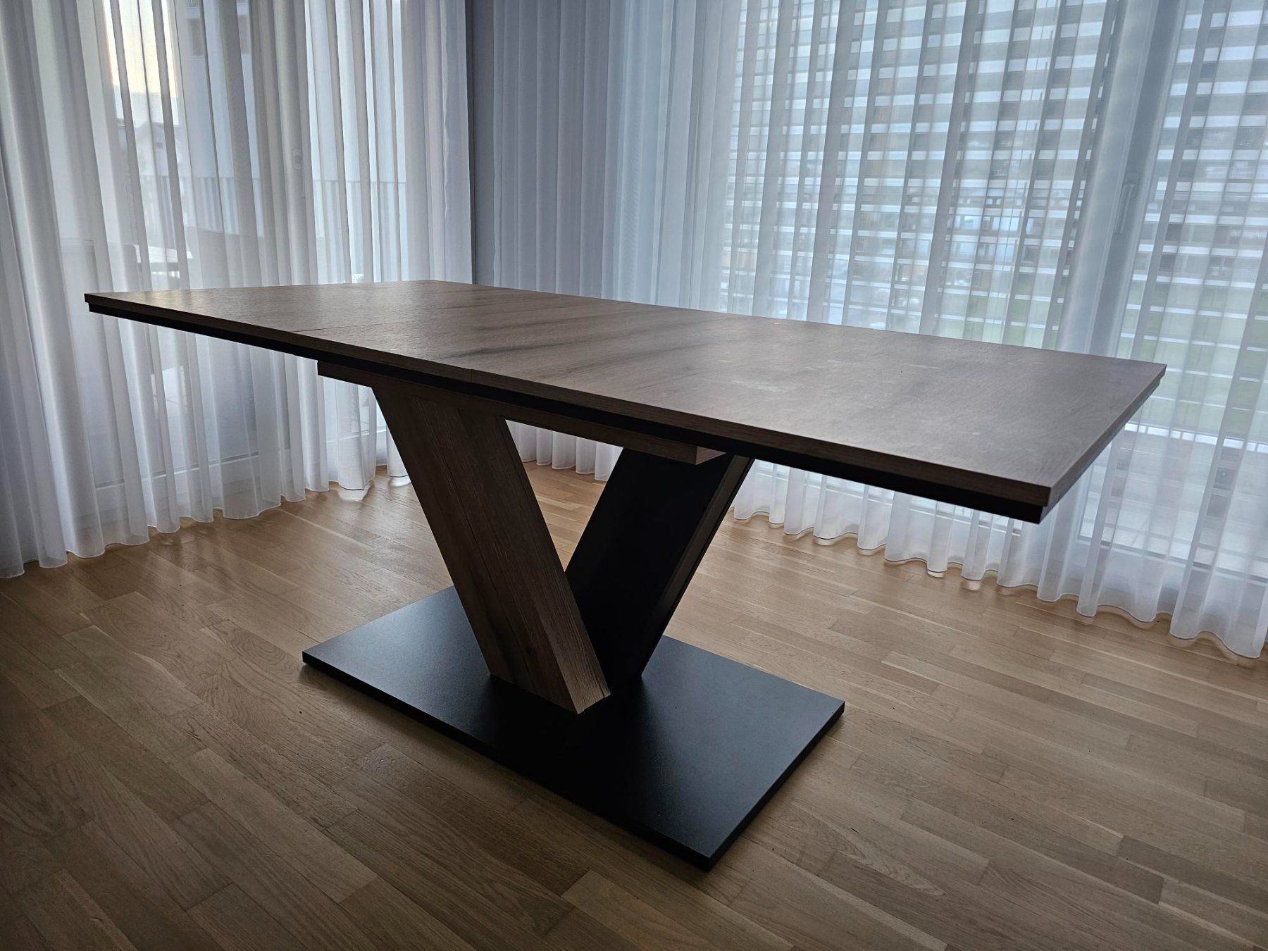 Tables: Tisch Lucy Dekor Eiche Evoke, schwarz, gebraucht – D'occasion à Brunnen par ble_w7lp