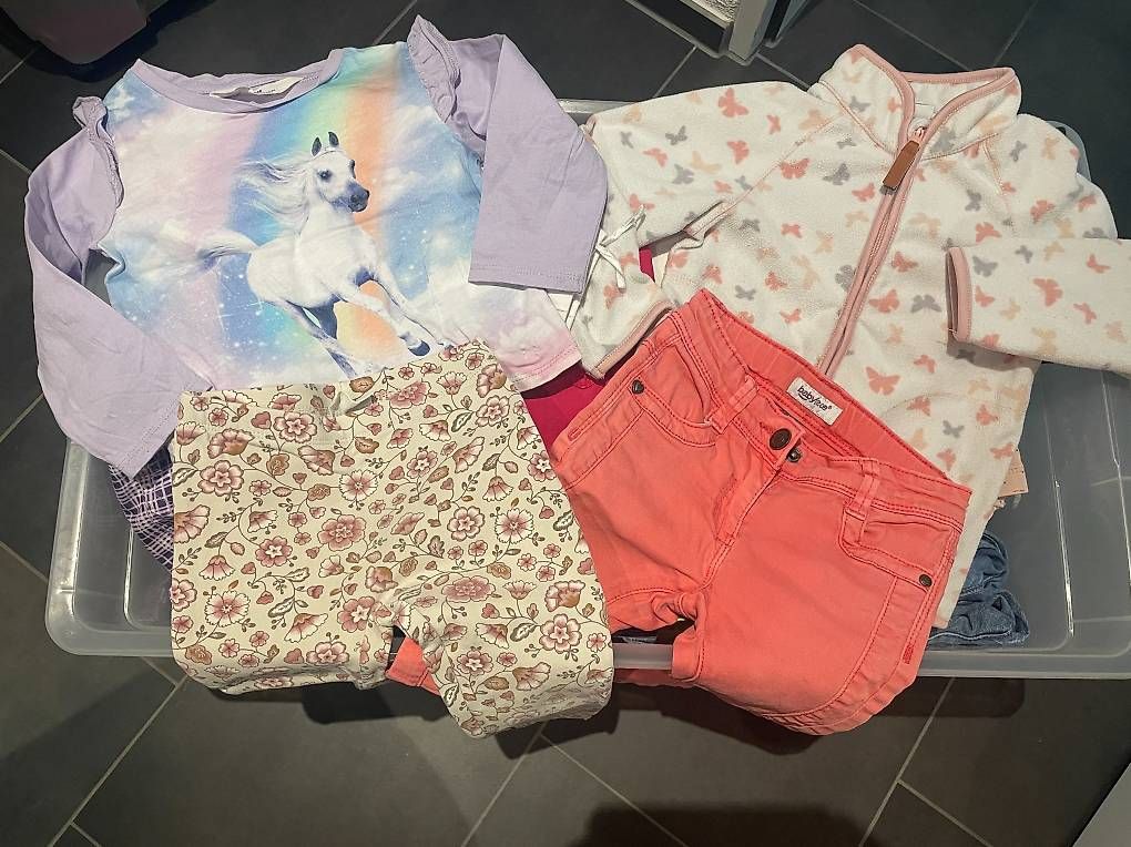 Lotti & Set di vestiti: gut erhaltene Mädchenkleider Gr. 50 - 74 – Usato da Buchberg venduto da carla.tanner 2