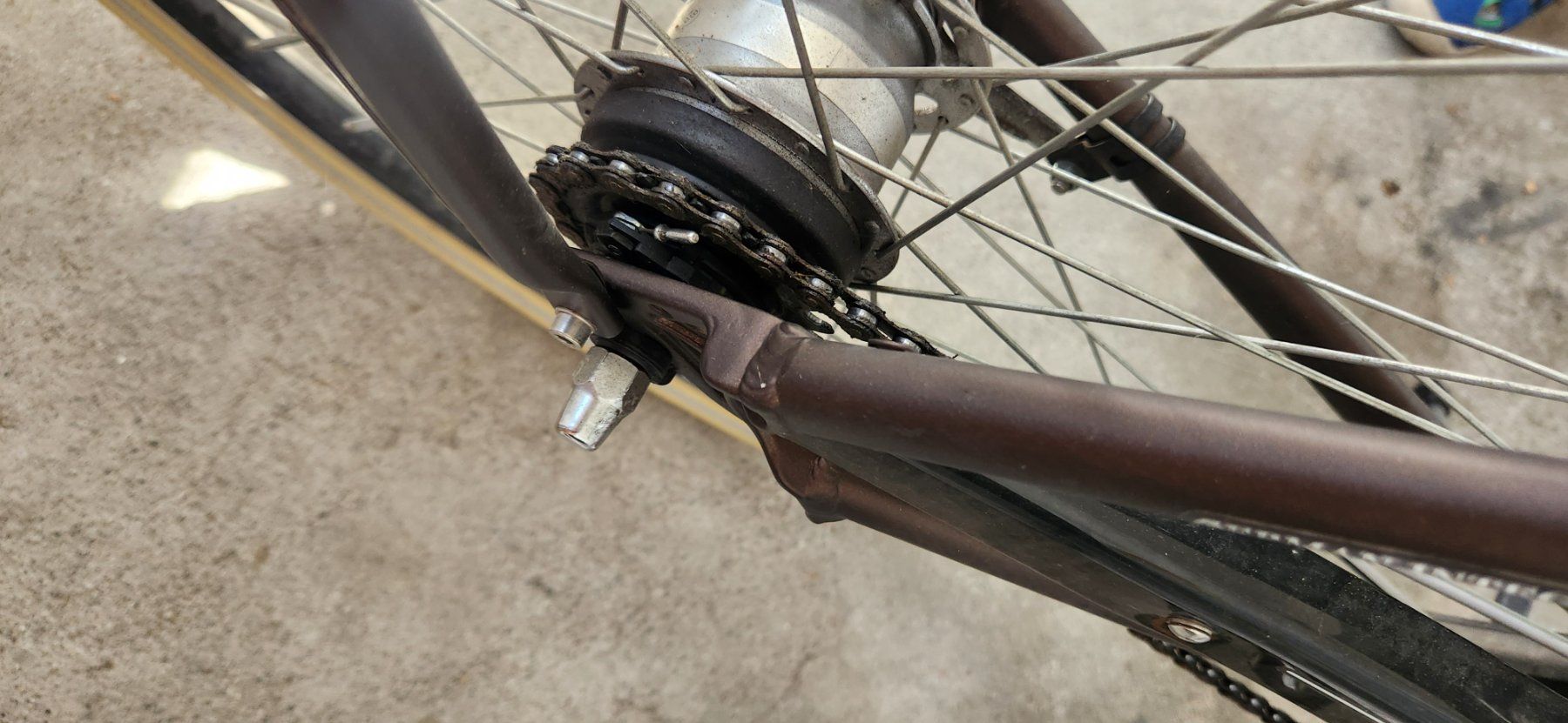 Biciclette: Wunderschönes braun-mattes Hollandfahrrad – Usato da Balzers venduto da Friedlich 7