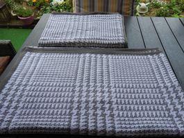 DECKEN 2 X, GRAU,WEISS, SEHR GUTEM ZUSTAND, WARM 145X192 TOP