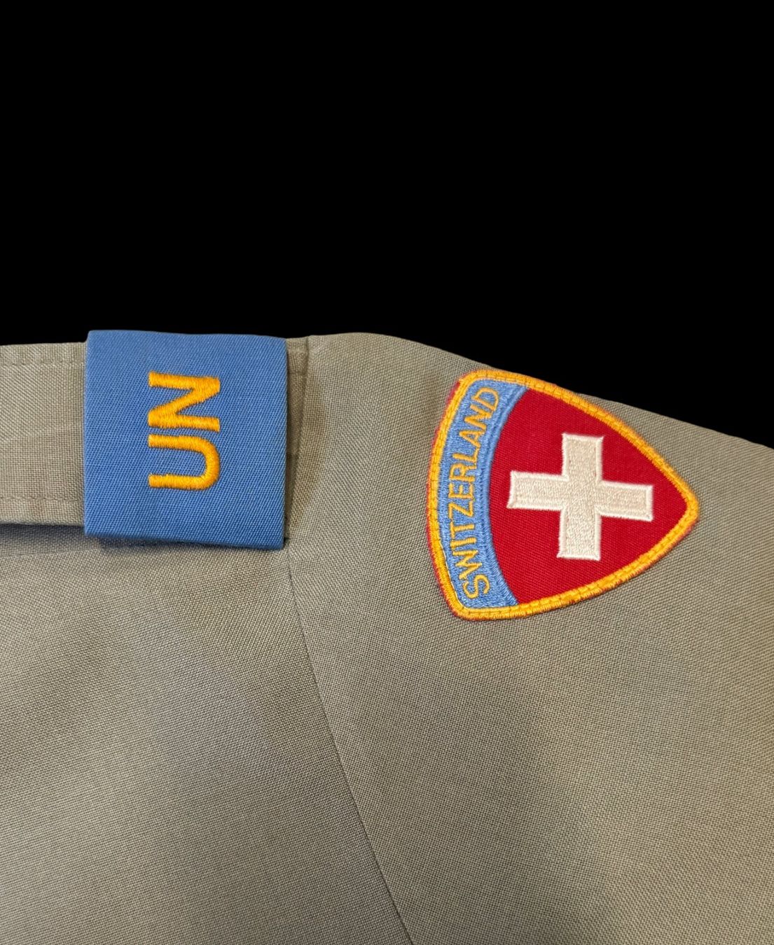 Schweizer Armee Uniformi: Original Schweizer UNO Uniformhemd 1993/94 – Usato da Domdidier venduto da Jean_60 2