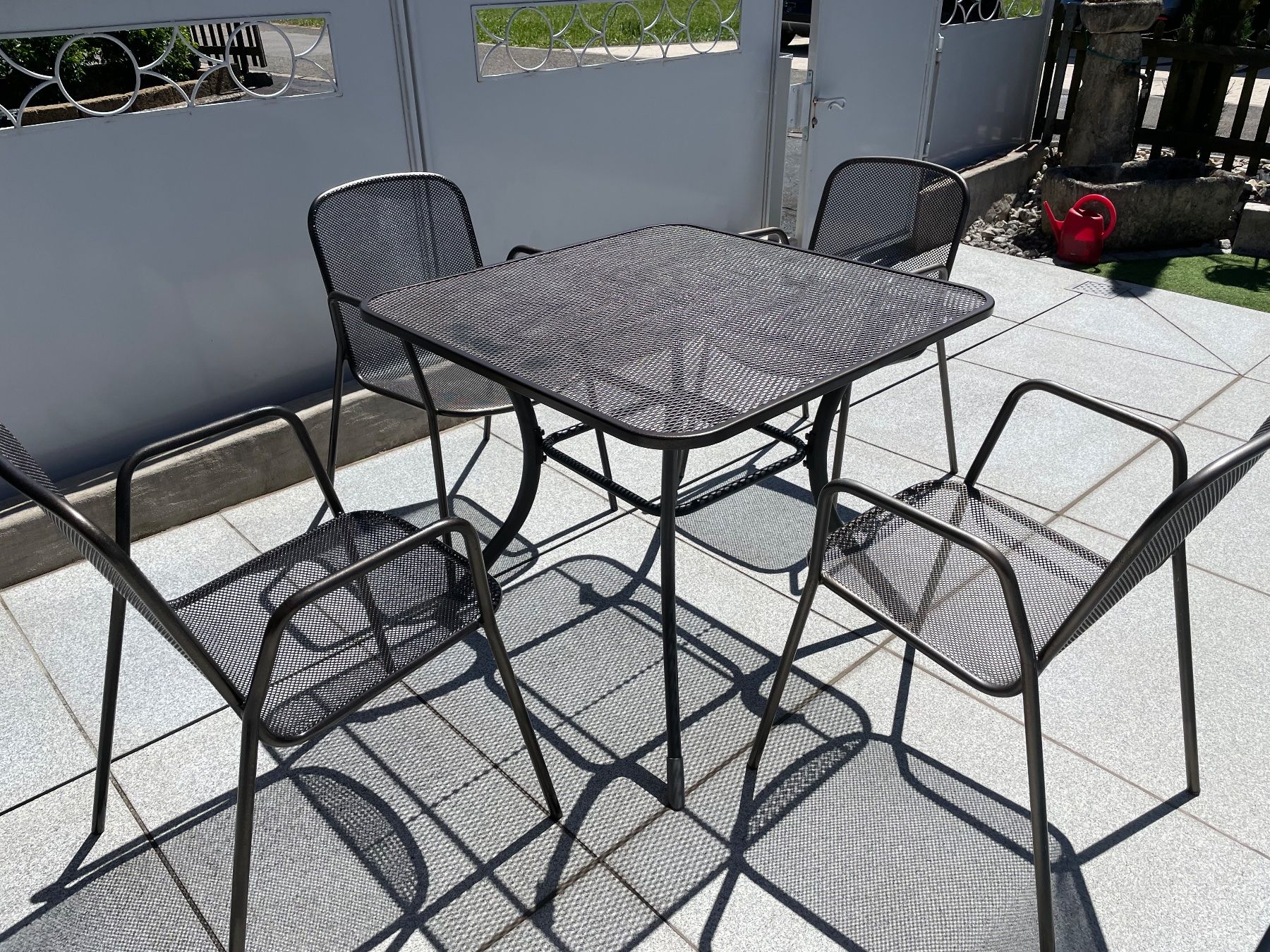 Set di tavolo e panche: Balkon, Gartentisch, 4 Stühle, alles Streckmetall – Usato da Eiken venduto da garanoiri 6