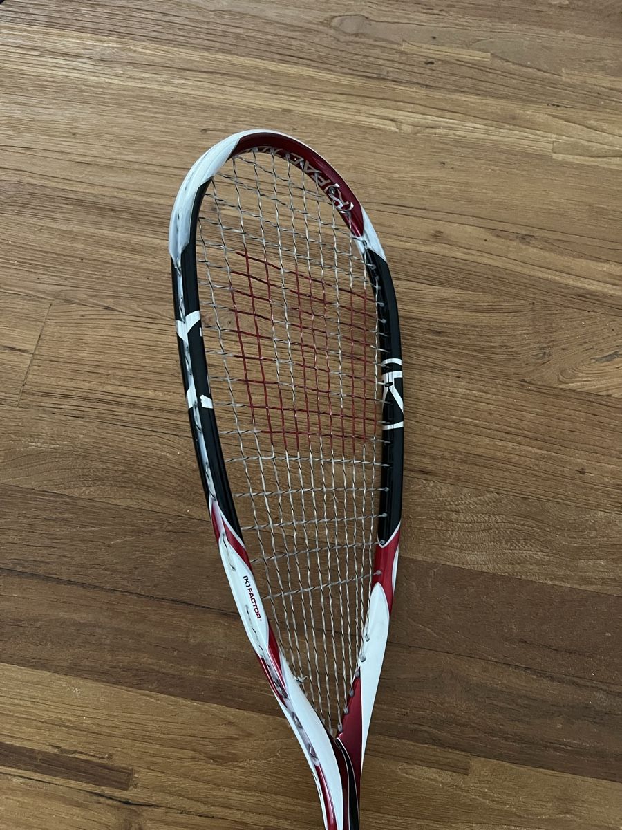 Wilson Racchette: 2 Squashschlaeger Wilson K Factor mit drei Squashbaellen – Usato da Buchs AG venduto da Balisto0 1