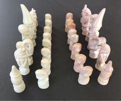 Jeu d'échecs en pierre sculptée, vintage et unique!